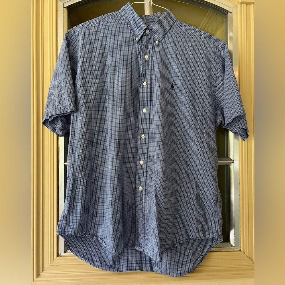 MEN’S RALPH LAUREN CHECKERED BUTTON DOWN SHIRT.